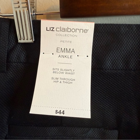 Liz Claiborne Black Ankle Cropped Pants - Picture 3 of 8